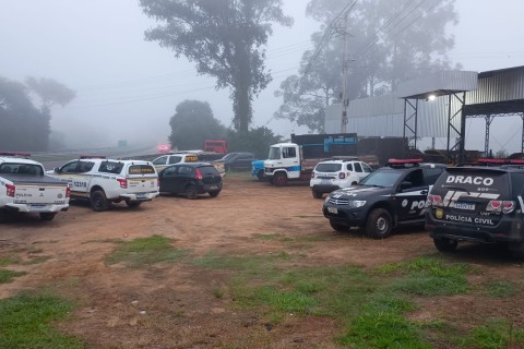 Operação policial cumpre mandados às margens da BR-386, em Fazenda Vilanova