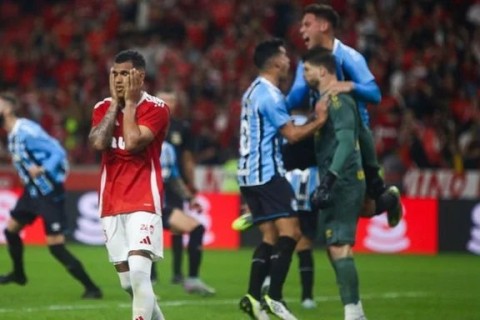 Grêmio supera dois pênaltis ‘inexistentes’ no Gre-Nal e vence o Inter por 3 a 2