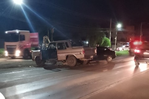 Colisão envolve dois veículos e deixa feridos na Rota do Sol, em Estrela