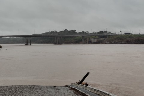 Rio Taquari sobe e chega à cota de atenção em Lajeado