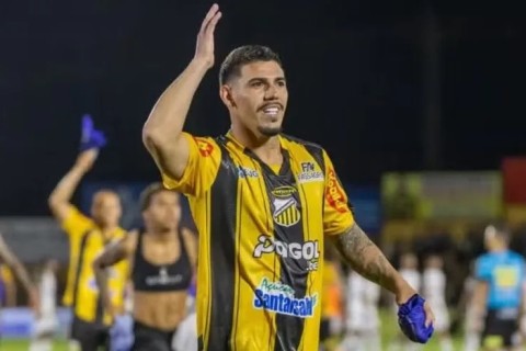 Grêmio encaminha venda de lateral para o Remo