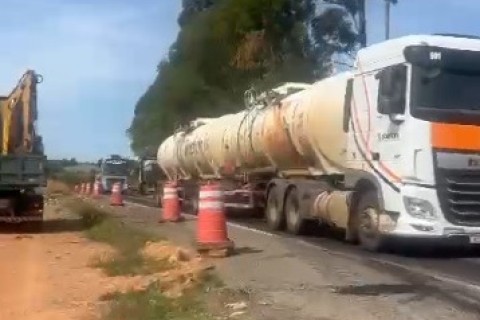 Após mais de 12 horas de bloqueio por causa de acidentes, trânsito é totalmente liberado na BR-386, em Soledade