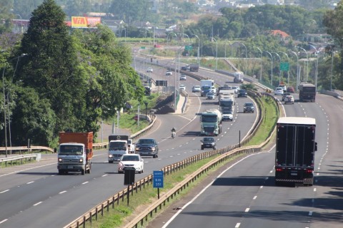 Saída para o feriadão deve ser de trânsito intenso nas rodovias do Vale