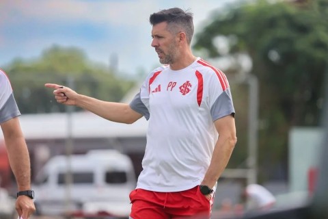 Lanterna, pressionado e sem gols: Inter visita o Santos em busca de sua primeira vitória