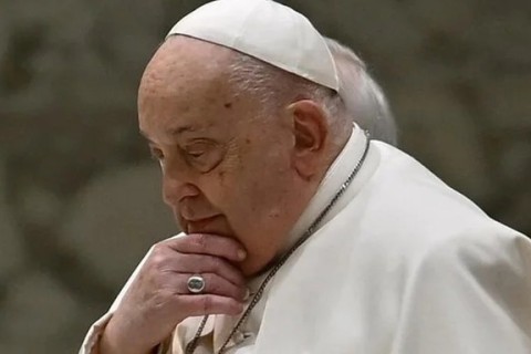 AVC e colapso cardiocirculatório foram as causas da morte do papa Francisco, diz Vaticano