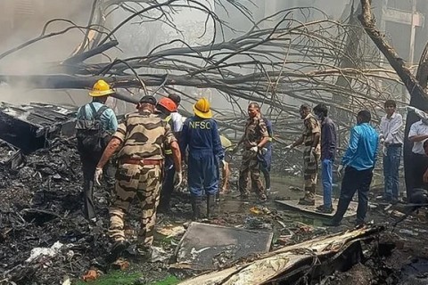 Quem é o homem que sobreviveu à queda de avião na Índia