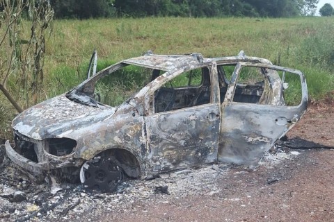 Dois veículos são encontrados incendiados após crimes distintos em Bom Retiro do Sul e Lajeado
