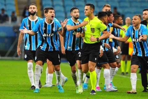 Com gol anulado no fim, Grêmio empata com o CSA e está eliminado da Copa do Brasil