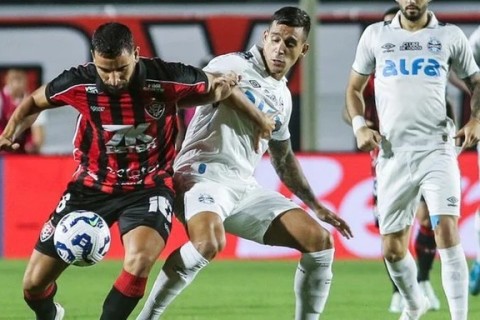 Grêmio cede empate para o Vitória e segue na zona do rebaixamento do Brasileirão