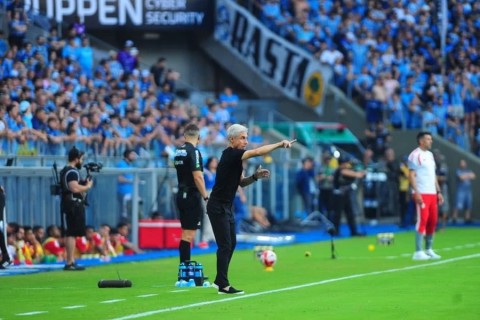 Castro parabeniza jogadores do Grêmio, mas ressalta final em aberto: “Tudo é possível”