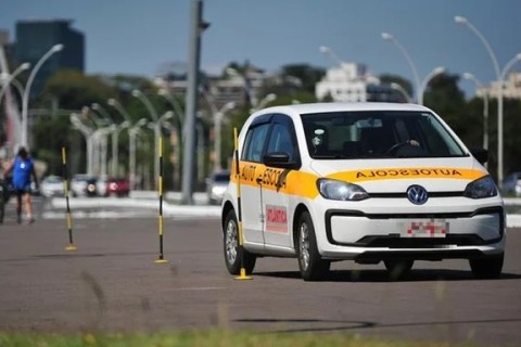 Entenda a proposta que retira exigência de autoescola para tirar CNH