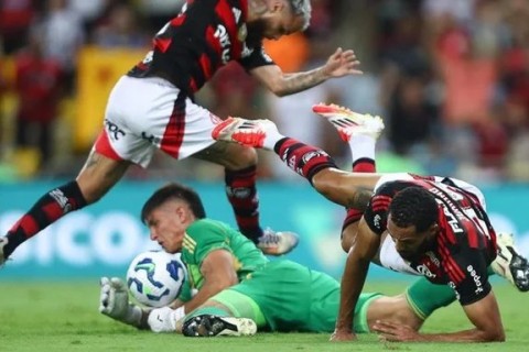 Rochet passa por cirurgia e desfalca o Inter por até três meses
