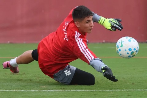 Inter: Rochet volta a treinar e vira opção para enfrentar o Cruzeiro