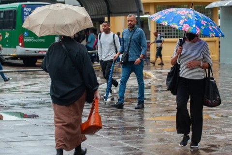 Outono chega nesta sexta-feira com alerta para maior volume de chuva no RS