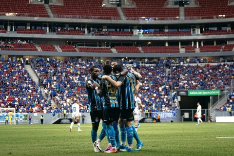Grêmio vence o Cruzeiro por 3 a 1 em amistoso com três pênaltis e gol de estreante