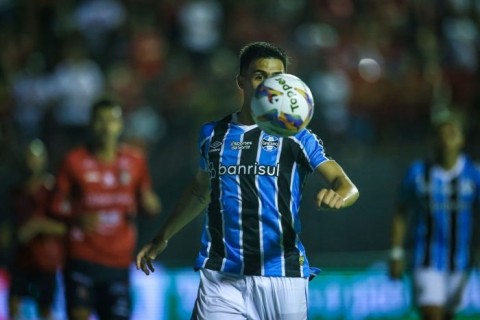 Na estreia de Mano Menezes, Grêmio fica no empate