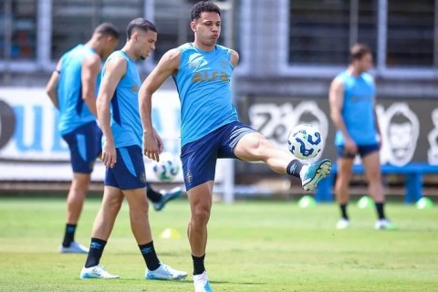 Grêmio: pedido de Luis Castro trava saída de zagueiro