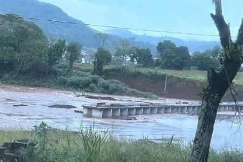 Travessia entre Marques de Souza e Travesseiro é interrompida pela elevação das águas do Forqueta