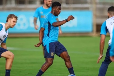 Após dois dias de folga, Grêmio volta aos treinos e inicia preparação para enfrentar o Corinthians