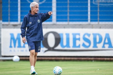 Grêmio recebe o Atlético-MG em busca de recuperação no Brasileirão