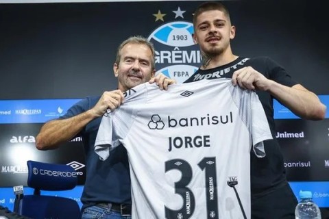 Diretor do Grêmio diz que o goleiro Jorge vai ajudar “a bater nos nossos adversários”