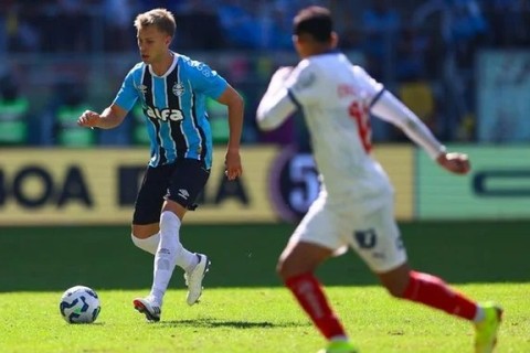 Com laterais-direitos lesionados, Grêmio busca opções para o setor até a parada do Mundial