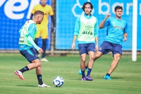 Cuéllar ainda busca espaço no time do Grêmio