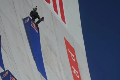Sonho virou realidade: Sandro Dias quebra recordes em descida de skate na mega rampa em Porto Alegre
