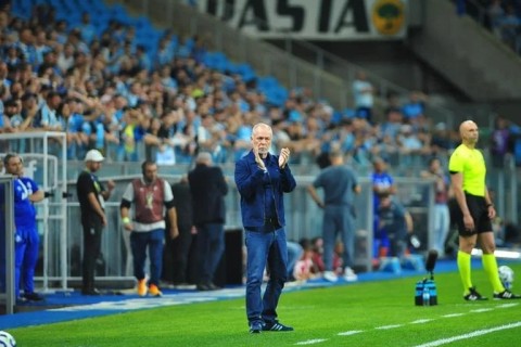 Mano destaca coletivo do Grêmio e elogia Edenilson: “O volante que mais marcou gols no Brasileirão de pontos corridos”