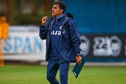 Com Quinteros pressionado, Grêmio recebe o Atlético Grau pela Sul-Americana