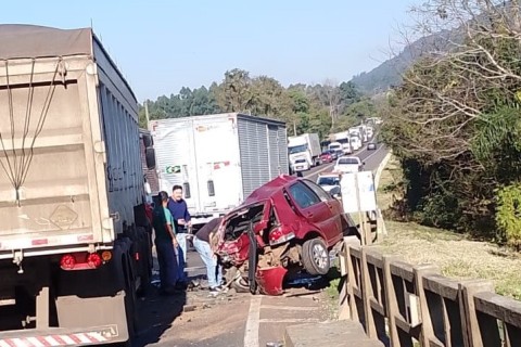 Engavetamento entre quatro veículos deixa um ferido na BR-386, em Marques de Souza