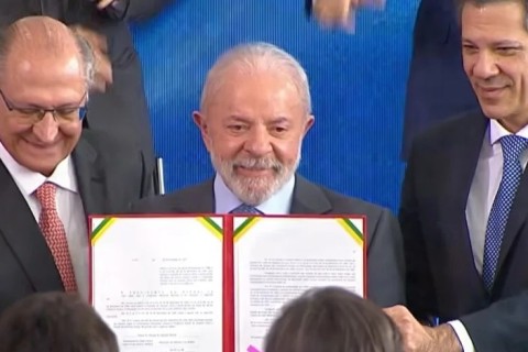 Lula sanciona projeto de lei que amplia isenção do Imposto de Renda