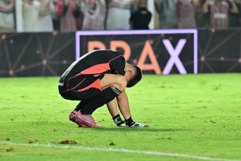 Rochet volta da Copa com hérnia de disco e desfalca o Inter na retomada do Brasileirão