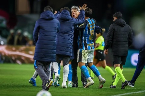 Renato comemora vitória da “superação” e convoca torcida para quinta: “É preciso colocar mais de 50 mil na Arena”