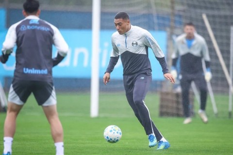 Renovações do ataque estão travadas no Grêmio