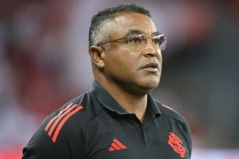 Roger lamenta goleada e mira reação na Libertadores: "É o jogo mais importante do ano"
