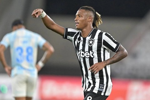 Grêmio luta, mas perde para o Botafogo em duelo atrasado do Brasileirão