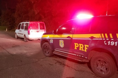 PRF apreende Doblò com 732 multas e mais de R$ 237 mil em débitos