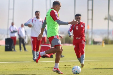 Retornos ampliam disputa na zaga do Inter para duelo contra o Vitória