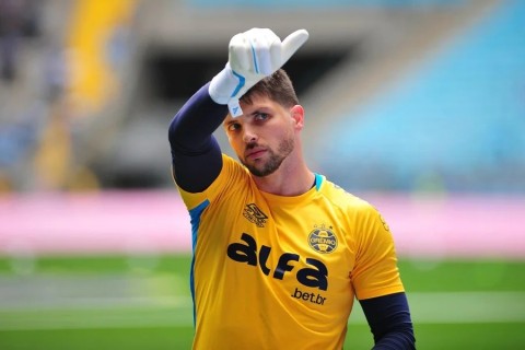 Grêmio deve ter mudanças no gol em 2026