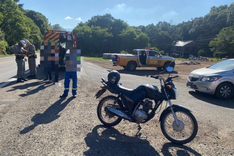 Motociclista fica gravemente ferido em colisão com carreta na RSC-453, em Teutônia