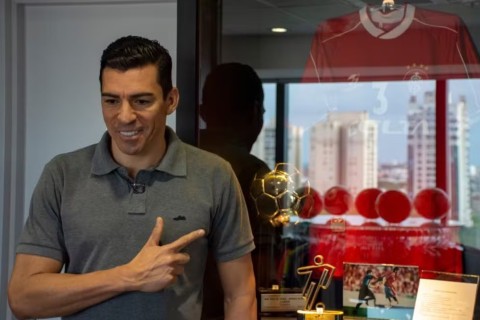 Ex-Inter e Seleção Brasileira, zagueiro Lúcio é internado na UTI após sofrer queimaduras em explosão de lareira