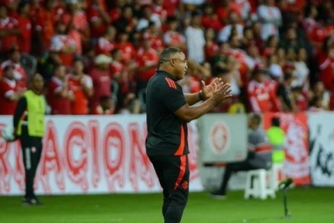 Roger destaca dificuldades e celebra liderança do Inter na Libertadores