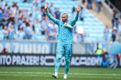 Grêmio: Weverton se destaca em setor vulnerável