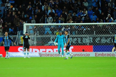 Grêmio perde para o Flamengo na Arena e entra no Z-4 do Brasileirão