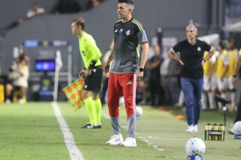 Pezzolano valoriza intensidade e união após vitória do Inter na Vila Belmiro