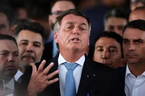 Após virar réu, Bolsonaro diz que acusação de golpe é "infundada"