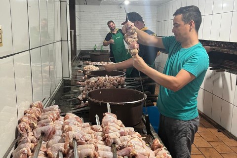 Associação Fênix realizou galeto para arrecadação de fundos