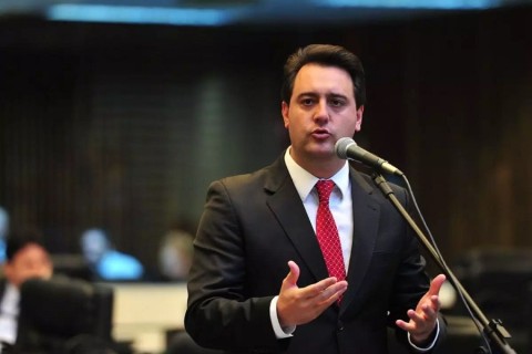 IPVA 2026 cai 45% no Paraná: ‘Menor do Brasil’, diz Ratinho Jr