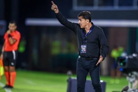 Quinteros aposta em melhora de desempenho da equipe